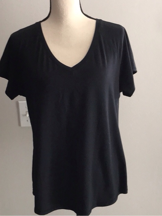 Tops - Classic V-Neck Women's Top - Black